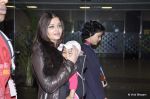 Aishwarya Rai Bachchan returns from Chicago - Big b comes to receive in Mumbai Airport on 5th Oct 2012 (5).JPG
